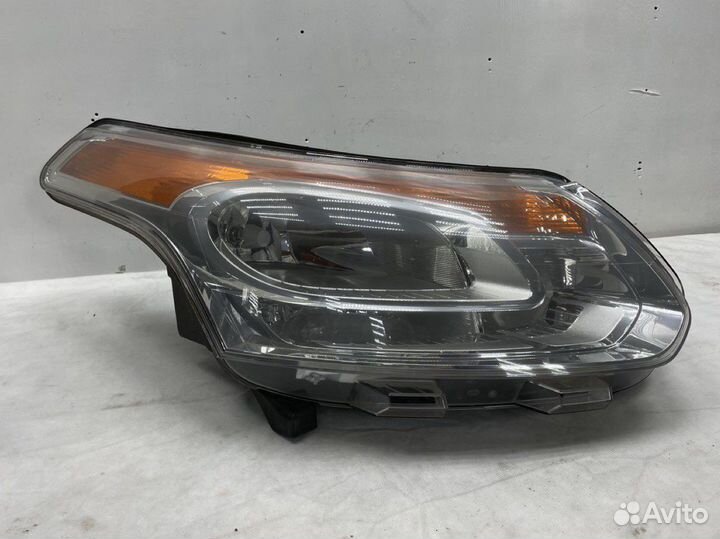 Фара правая Citroen C3 Picasso галоген 2010