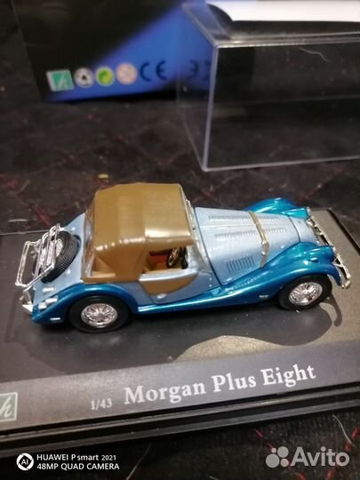 Модель автомобиля 1:43