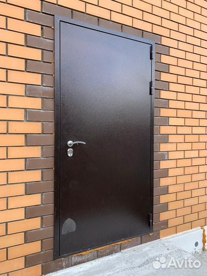 Дверь новая