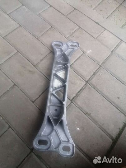 Поперечина рамы bmv e 34 5серии