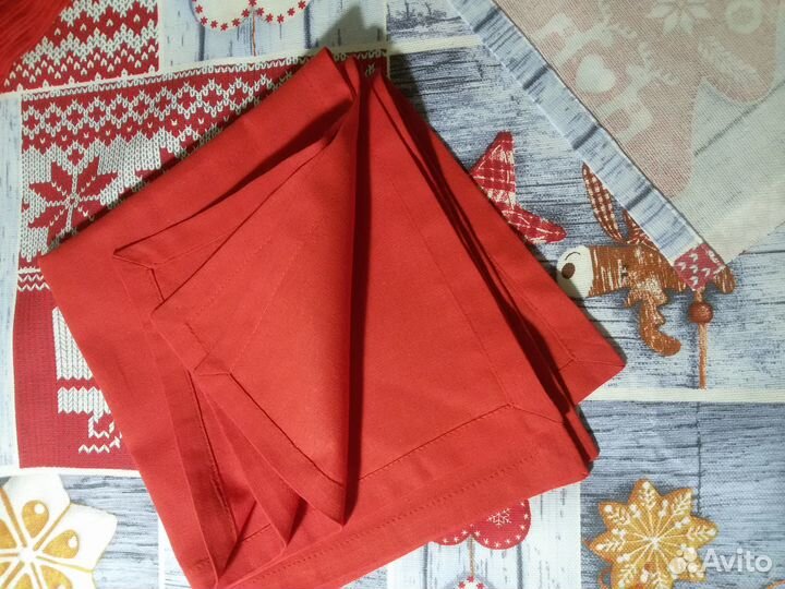 Скатерть новогодняя подарочная с салфетками