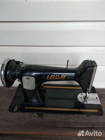 Швейная машина LADA