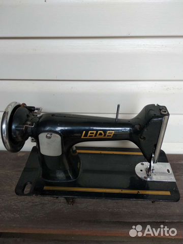 Швейная машина LADA