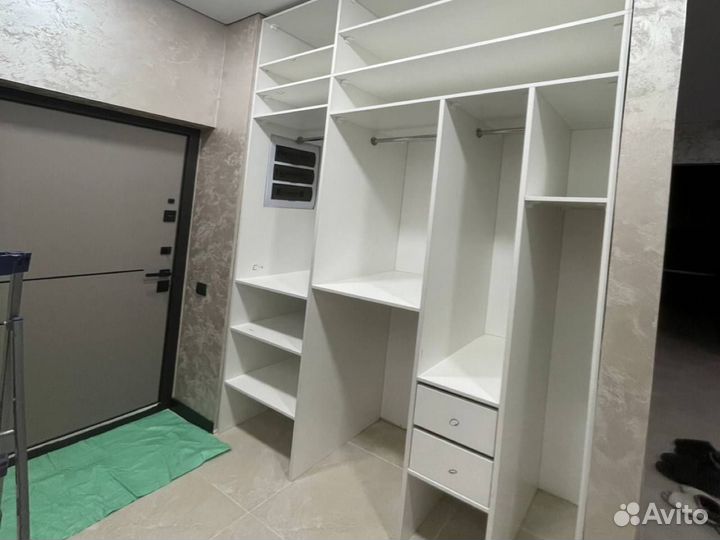 Шкаф в нишу встроенный