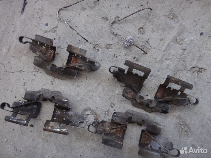 Приус 30 Комплект противоскрипных пластин задних P