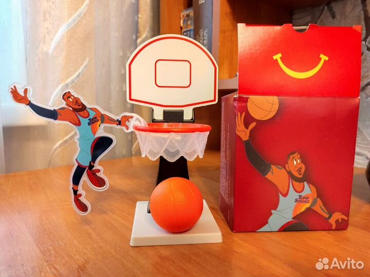 Коллекционные фигурки из McDonald's