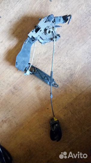 Замок двери пер.правый форд фокус 1