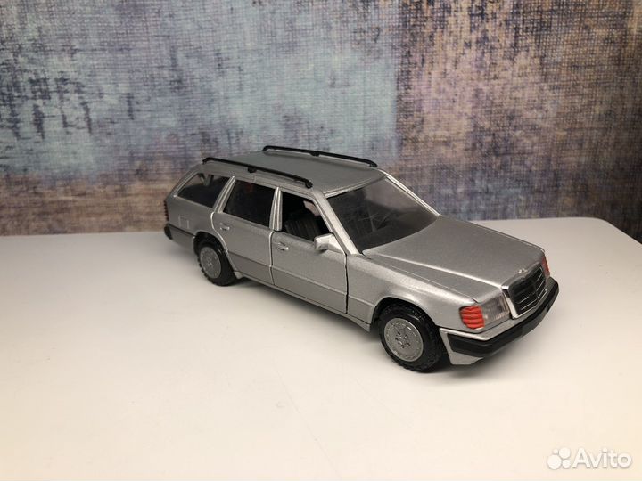 Conrad 1/35 Mercedes-Benz W124 4matic