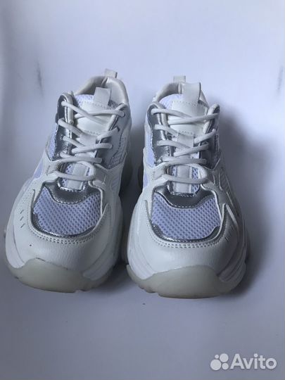 Кроссовки женские