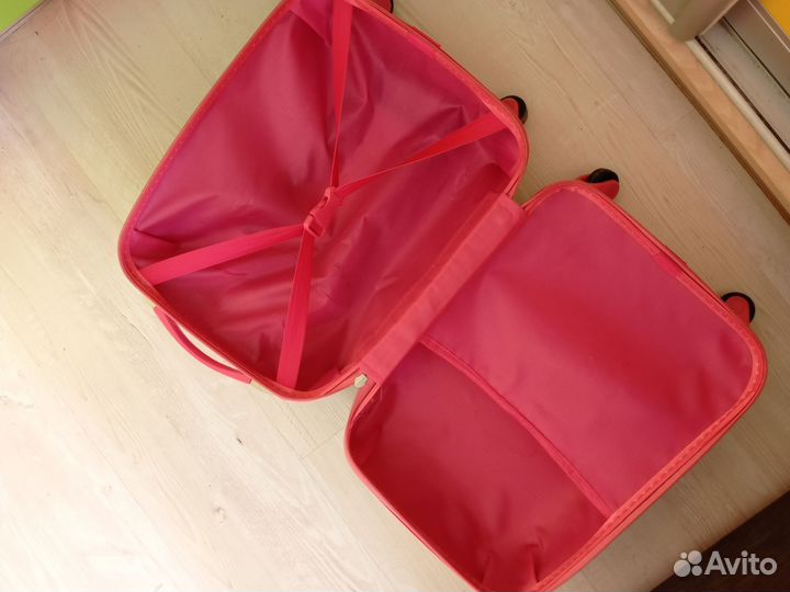 Чемодан на колесах детский