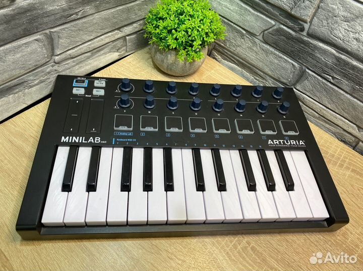 М. 24425 Миди-клавиатура Arturia Minelab MK2