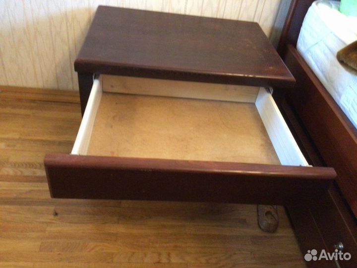 Прикроватные тумбы из массива дерева