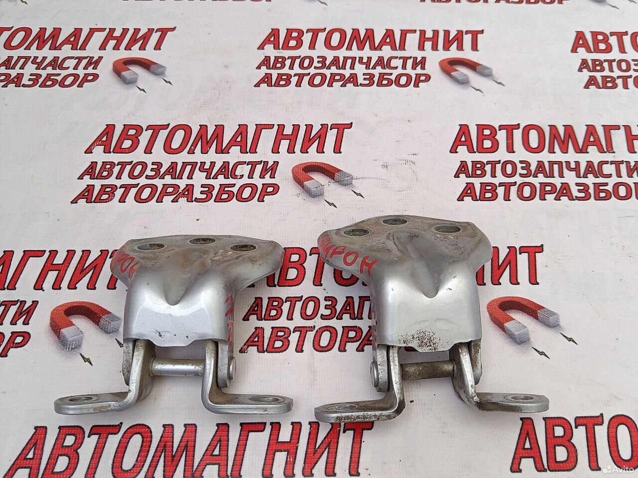 Петля двери передней правой Ссаньенг Кайрон