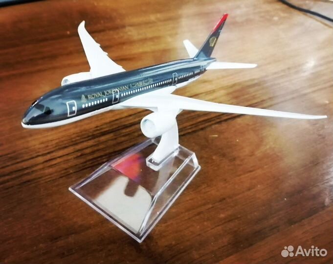 Коллекционная модель самолета Boeing 787-8