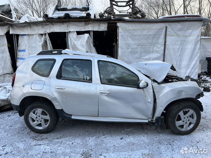 Стекло боковое правое Renault Duster 1