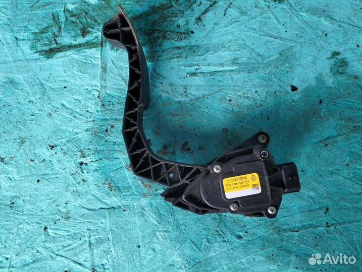 Педаль газа Renault Logan 2