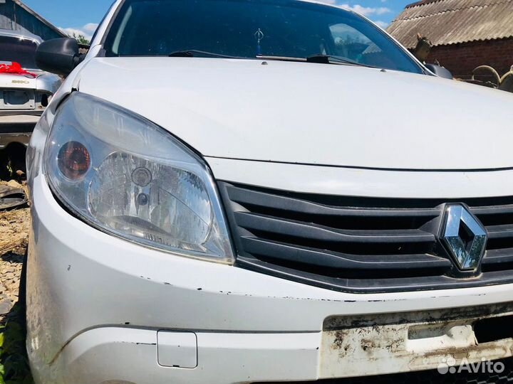 Передний бампер в сборе Renault sandero 1