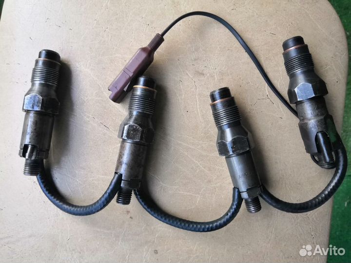 Дизельные форсунки 4 шт стояли на рено