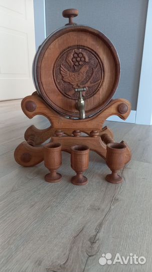 Бочонок для вина со стопками