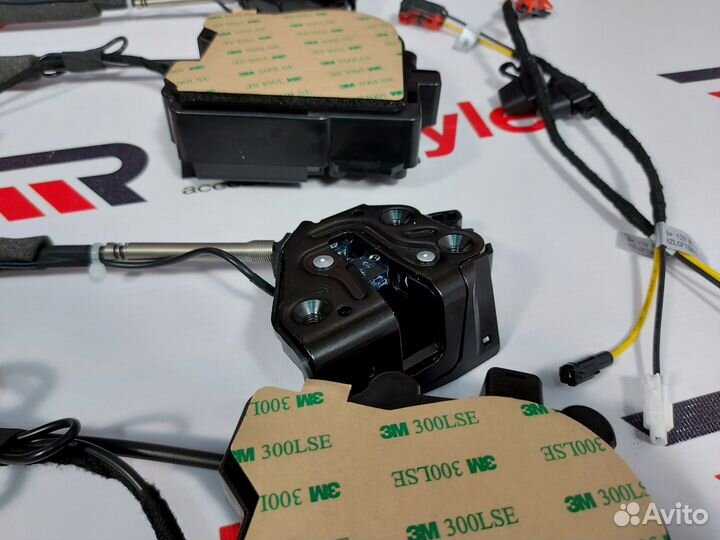 Доводчики дверей Lexus LX570 17-19г D2012