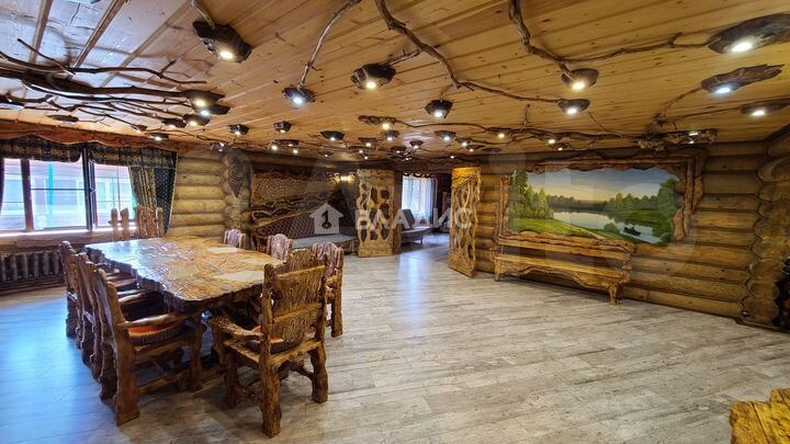 Дом 350 м² на участке 20 сот.