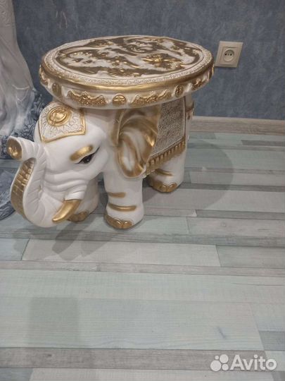 Красивый подарок, Слон/тумба