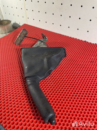 Рычаг стояночного тормоза (Toyota Corolla) 180