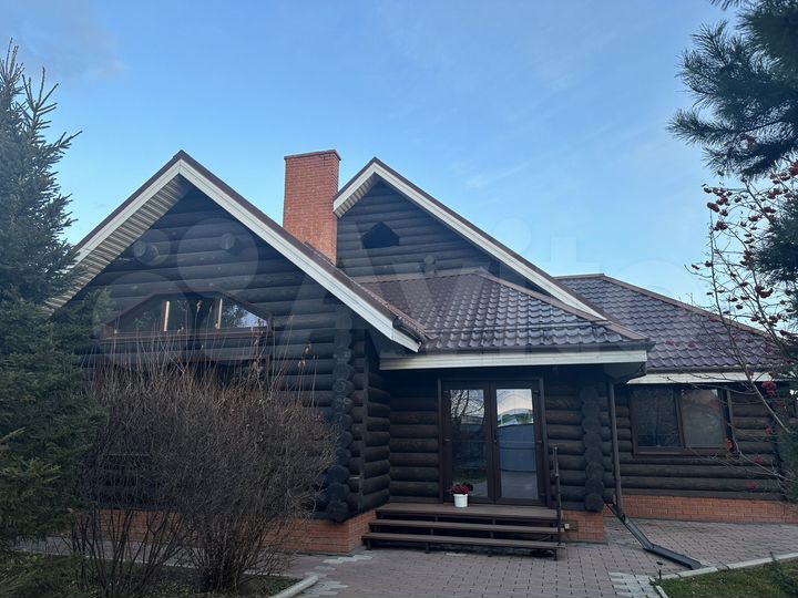 Дом 214,8 м² на участке 8,2 сот.