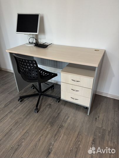 Письменный стол
