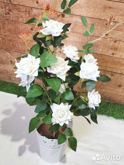 Искусственная роза, декоративное растение в кашпо