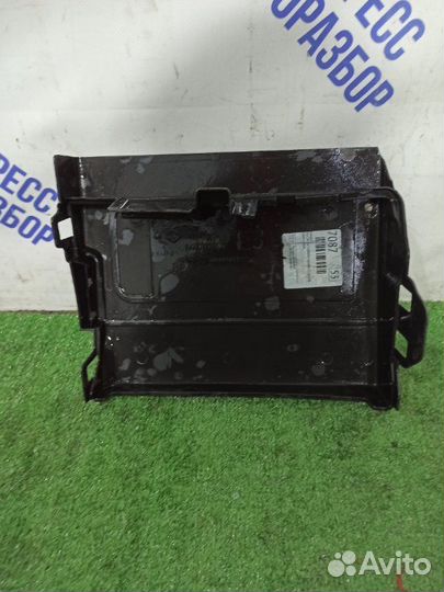 Крышка аккумулятора Renault Megane 3 хэтчбек 1.5