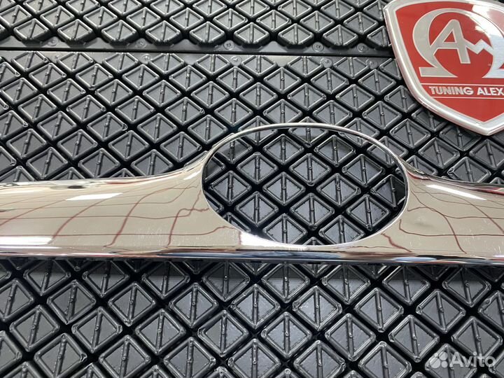 Накладка над номером багажника Toyota Corolla 2002