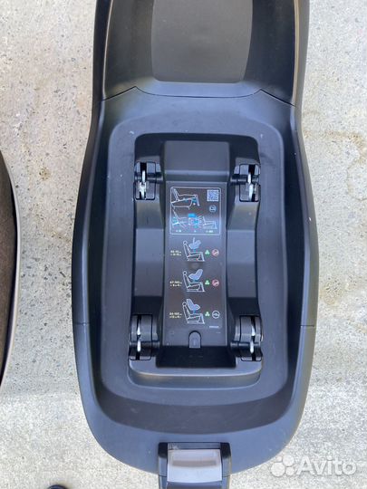 Детское кресло с базой Maxi-Cosi