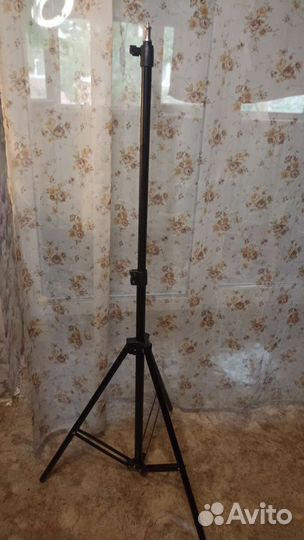 Штатив для кольцевой лампы