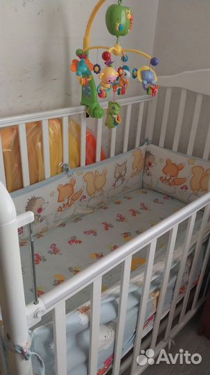 Детская кроватка с маятником