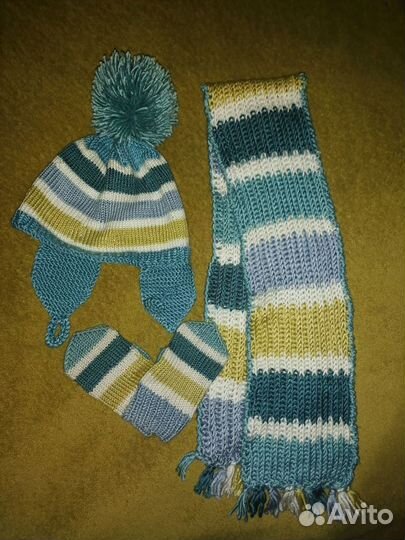 Вязаный комплект (шапочка, шарф, варежки)