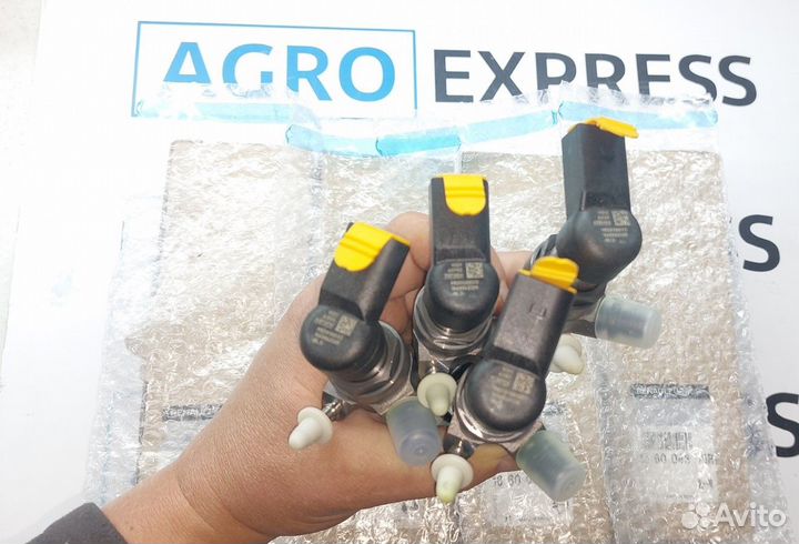 Форсунка Renault 166006212R 8201100113 новая ориг