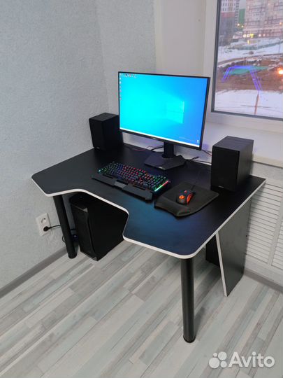 Игровой компьютерный стол