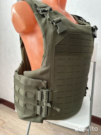 Бронежилет укомплектован