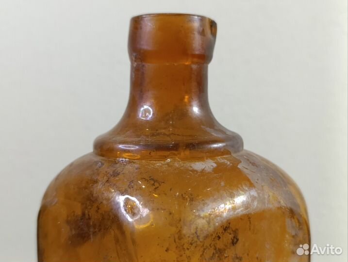 Бутылка с носиком раскопок Königsberga