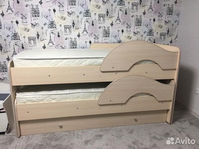 Выкатная двухъярусная кровать