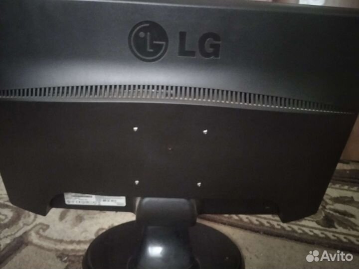 LG W1943C