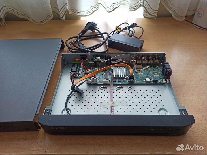 Видеорегистратор Hikvision DS-7208huhi-K1