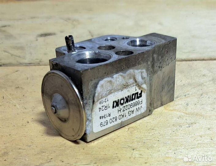 Клапан кондиционера VW Passat (B7) 2011