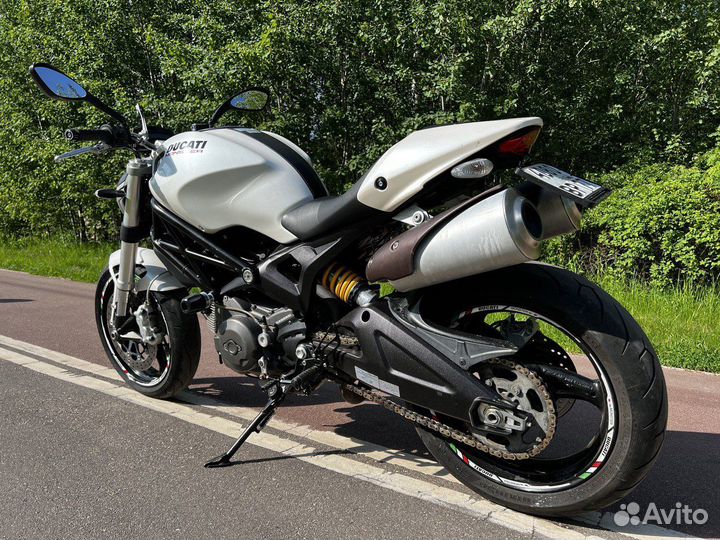 Ducati Monster 696