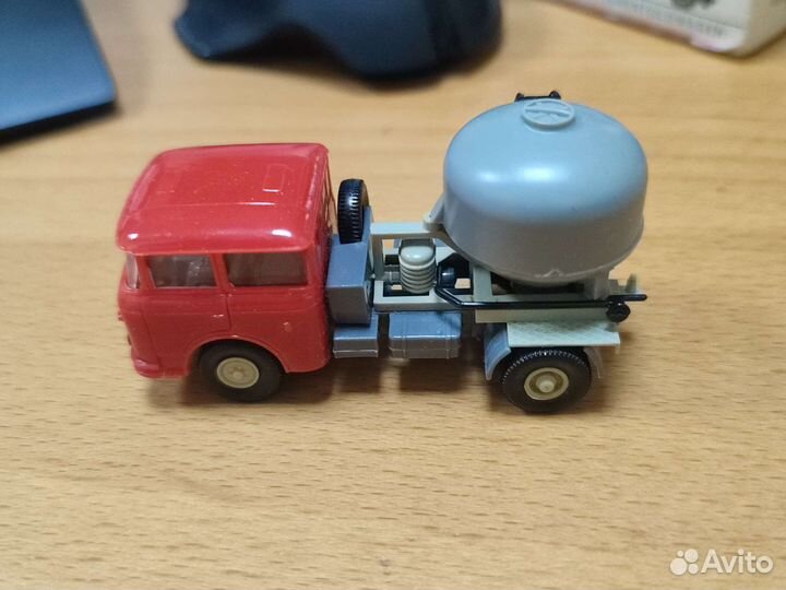 Коллекционная машинка Чехия