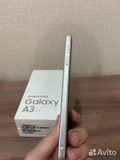 Телефон Samsung Galaxy A3