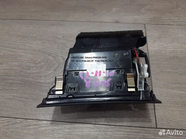 Правый дефлектор хром для Skoda Superb II