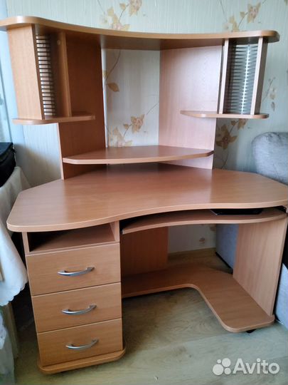 Компьютерный стол