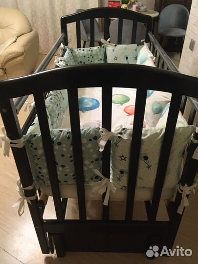 Кроватка-маятник венге, с набором подушечек